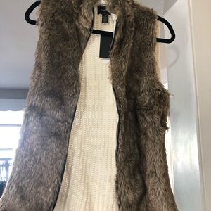 Confess Medium faux fur vest NWT